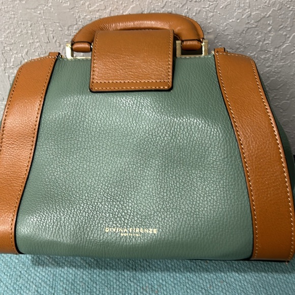 Davina Firenze - Picture 2 of 5